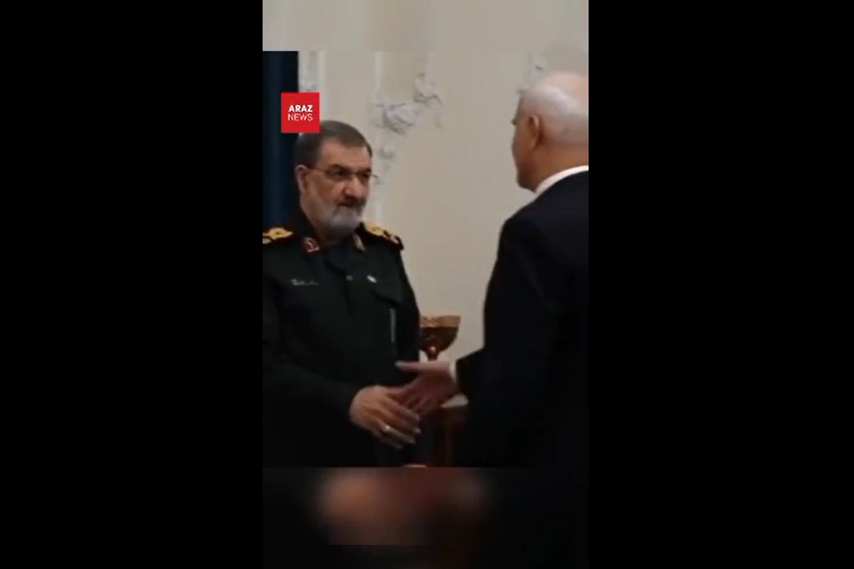 فیلم| نحوه دست دادن محسن رضایی با مقام آذربایجانی فیلم| نحوه دست دادن محسن رضایی با مقام آذربایجانی | دیلی فوتبال